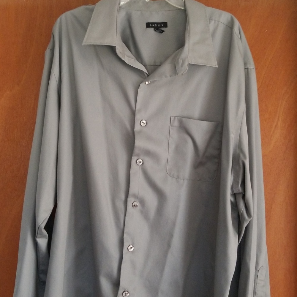 Van Heusen long sleeve button down shirt